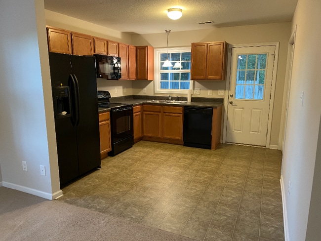 Photo - 1404 Old Folkstone Rd