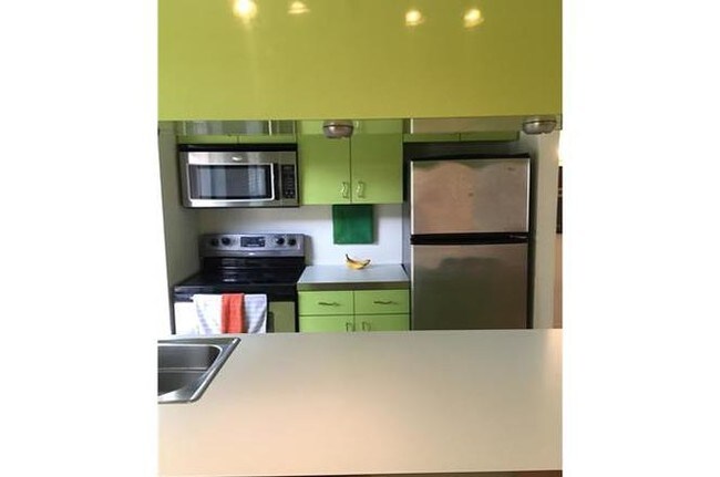 Kitchen - 300 Crockett St Unit 329