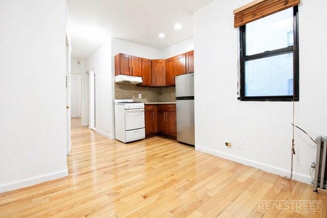 Building Photo - Newly Renovated Spacious 2BR in Heart of Park Slope Unit 1