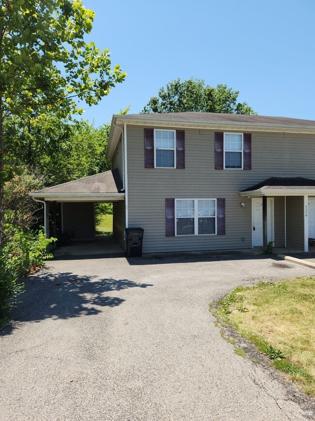 Building Photo - 3206 Elm Grove Dr Unit A