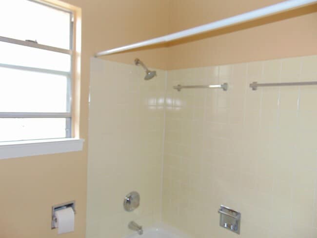 Photo - 118 E Pine Dr