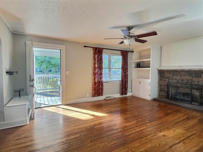 Photo - 339 Charleston St SE