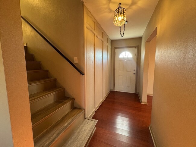 Photo - 1208 Toft St