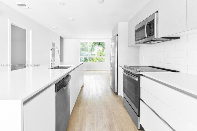 Building Photo - 2555 NE 193rd St Unit 2221 Rental