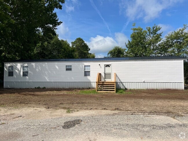 Building Photo - Fully Renovated & Pet Friendly 3 Bedroom, ... Rental