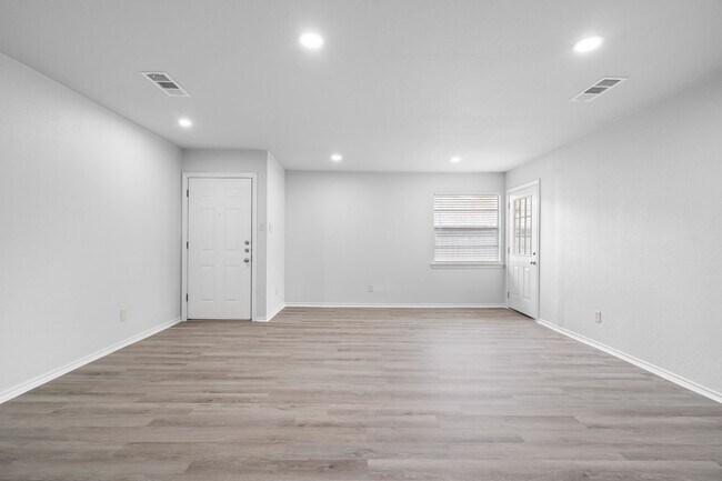 Photo - Skyline Duplexes Unit 718 Skyline