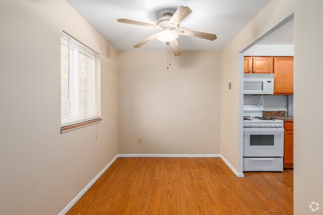 2BR, 2BA - 830SF - Dining Room