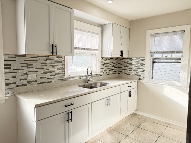 Photo - 18534 Wentworth Ave