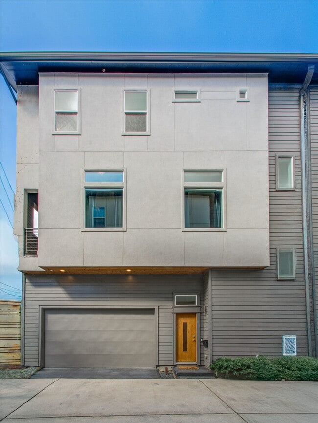 Building Photo - 4311 Marina St