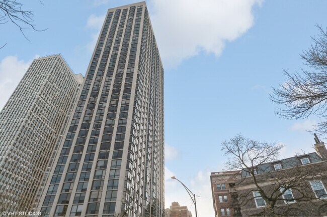 Building Photo - 2650 N Lakeview Ave Unit 3506