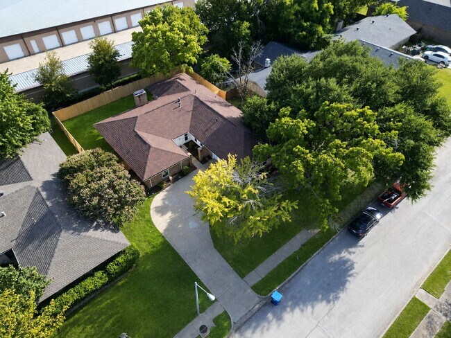 7202 Lakeshore Dr