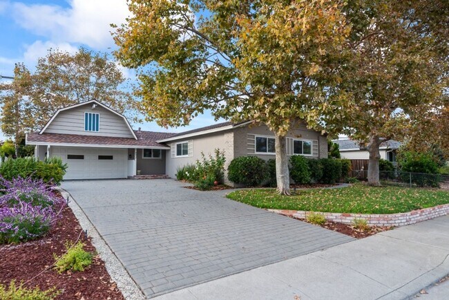 Photo - 692 Pomeroy Ave