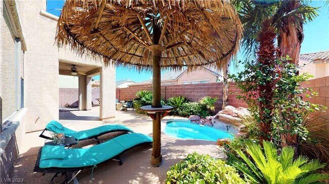 Photo - 2402 Radio City St