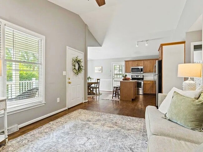 Photo - 1032 Summit Dr