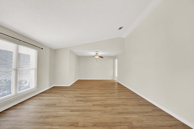 Photo - 7525 Melody Ln