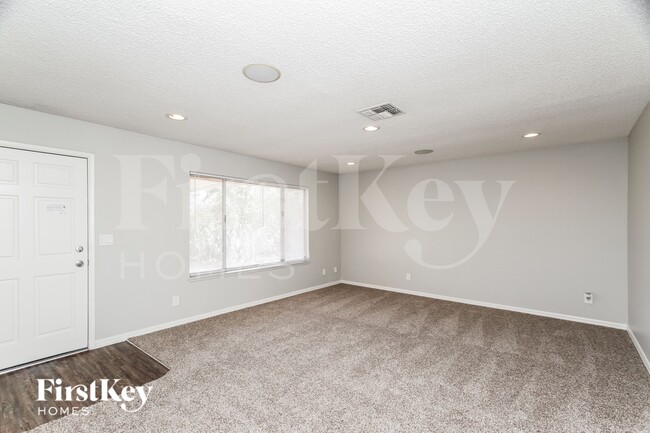 5909 San Fernando Dr