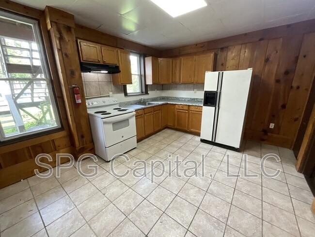 Photo - 233 W Jackson St