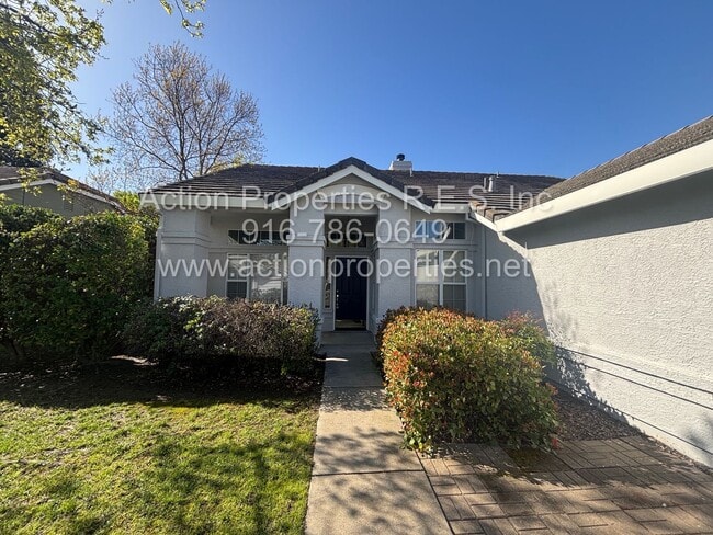 2432 Stefanie Dr