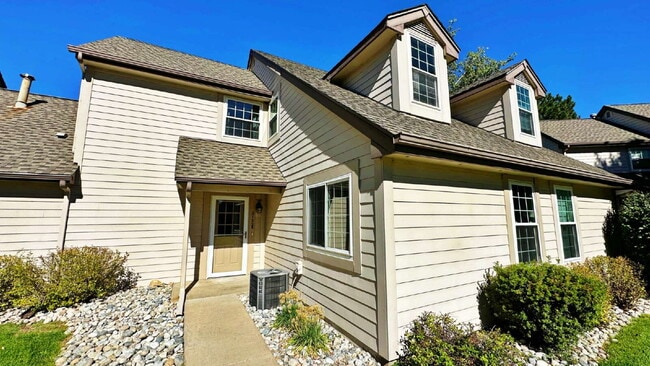 Building Photo - Beautiful Updated 2 Bed 2 Bath on Golf Course in Cherry Creek Schools Unit E