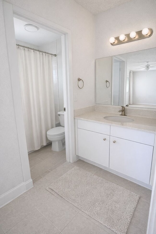 Photo - LARGE 3 BED/2.5 BA IN CORAL SPRINGS! Up to 3-Months Off! Unit 11570 - Queens