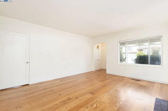 Photo - 426 Talbot Ave