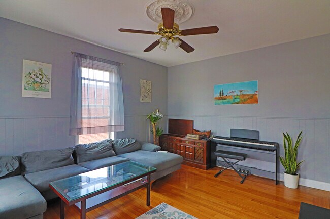 Building Photo - 555 Main St Unit 2 Rental