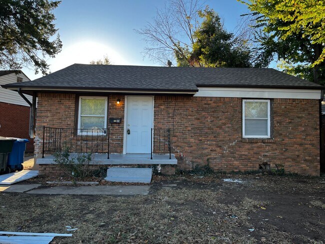 3 Bed 2 Bath Home in MWC! **Half off on t... - 3 Bed 2 Bath Home in MWC! **Half off on t...