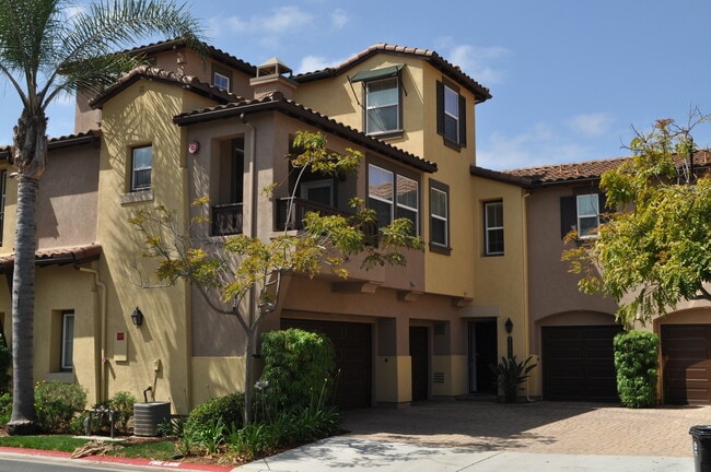 Building Photo - 3 Bedroom 2.5 Bath Townhome in Gated Community of Courtyards at Escala- Mission Valley