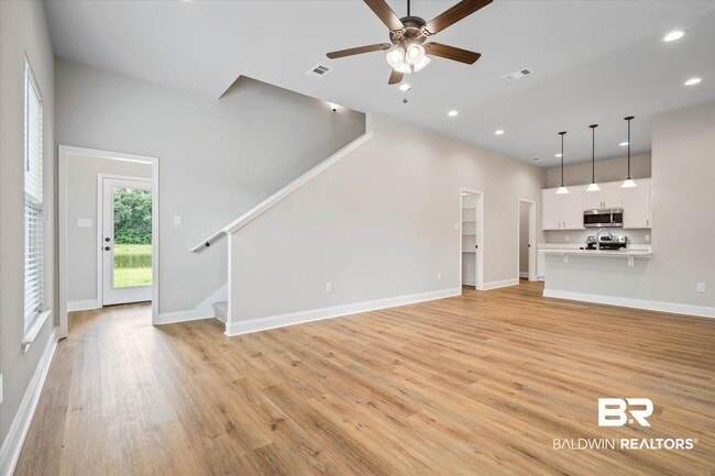 Photo - 950 Gibson Ct