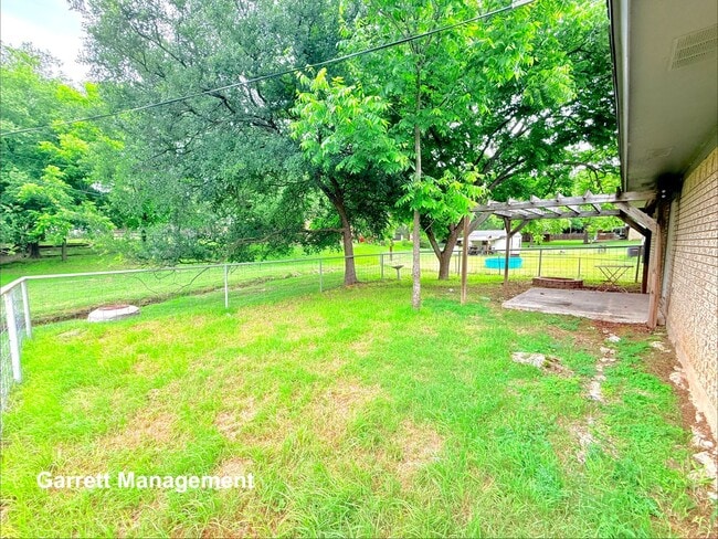 106 N Fairview Dr