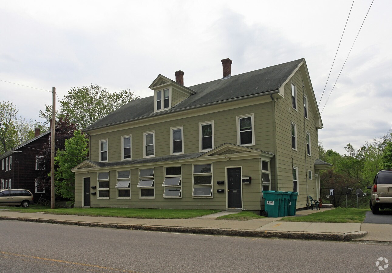 135 Mendon St Apartments Uxbridge, MA