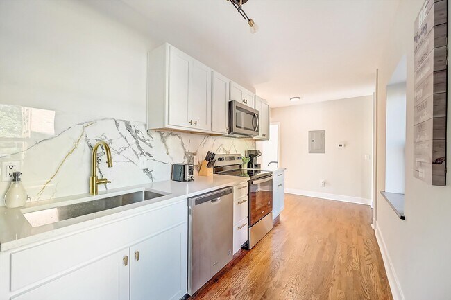 Victory Parkway Apartments - 3