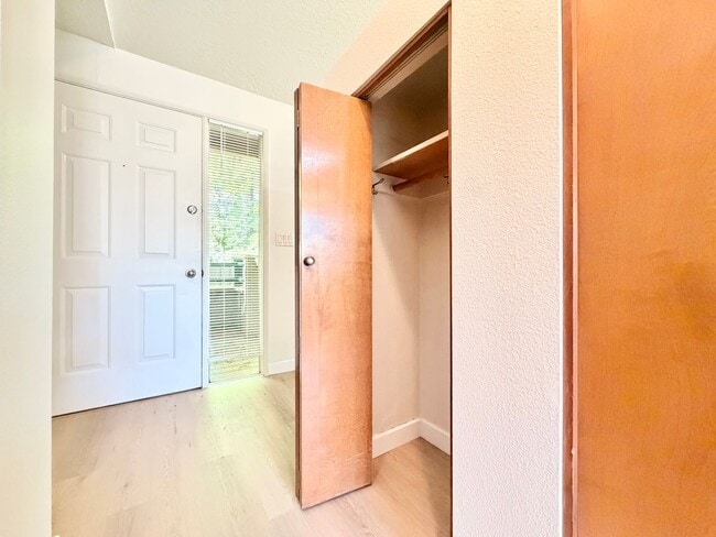 Photo - $500 Move-In Special! Nicely Updated Lake Oswego 2 Bedroom Condo, Seasonal Pool, Most Utilities I...
