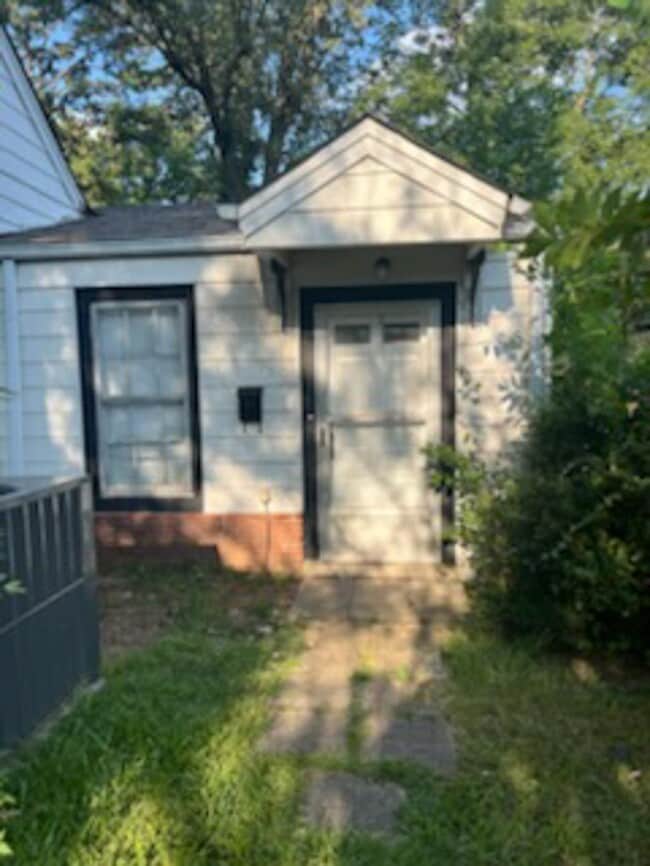 Building Photo - 632 S Graham St Rental
