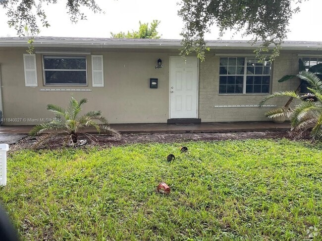Building Photo - 9442 SW 52nd St Unit 0 Rental