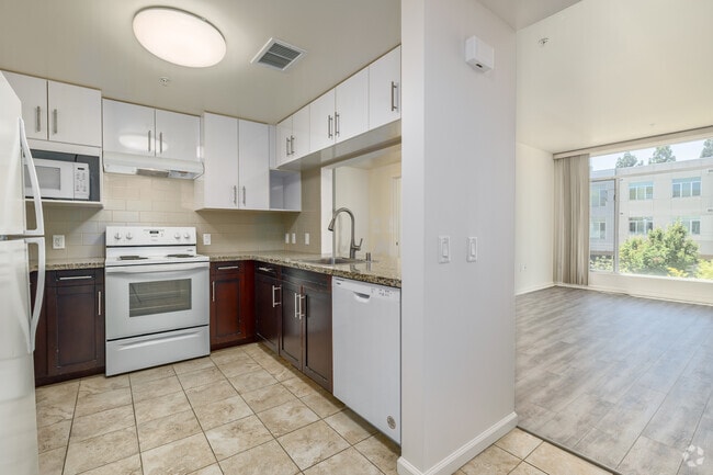 2BR, 2BA - 951SF - Kitchen