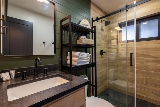 1078 E White Mountain Blvd Unit 5