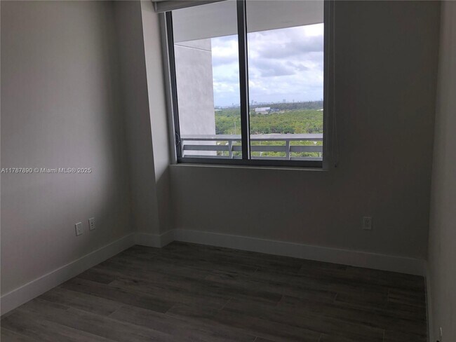 Photo - 16385 Biscayne Blvd Unit # 717