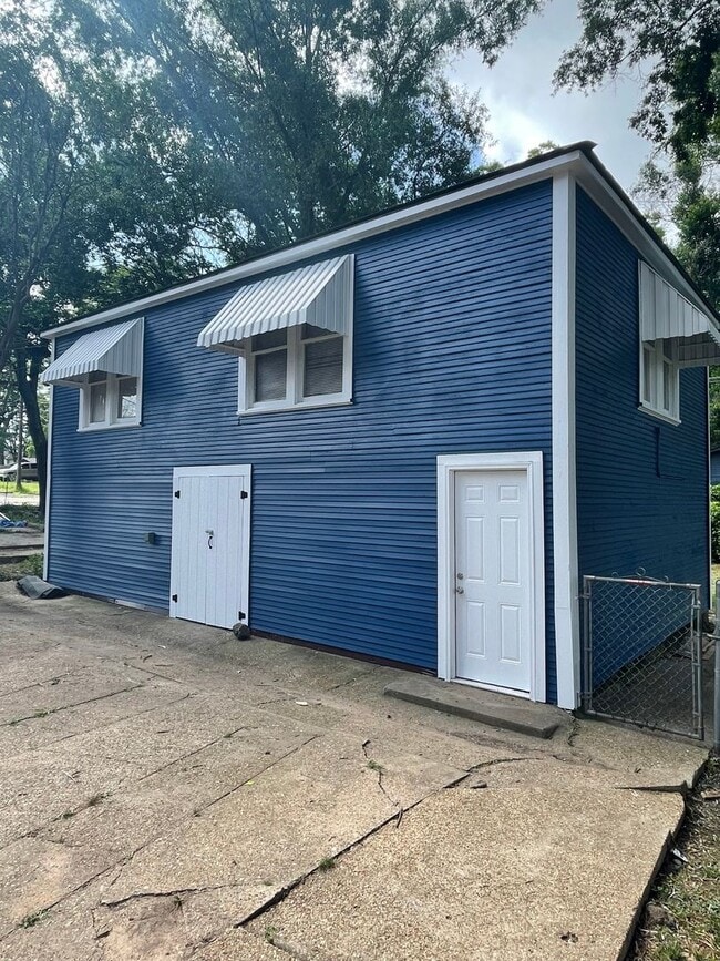 Building Photo - Highland 1 Bed Apartment Unit 539 1/2 Olive