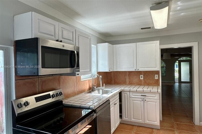 Building Photo - 542 NE 130th St Rental