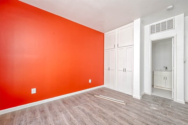 Photo - 1924 Calumet St Unit 202