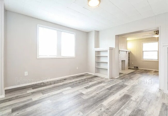 Photo - 2712 Versailles Ave