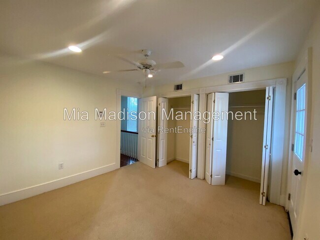 Photo - 302 E 33rd St