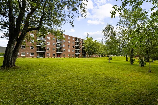 Photo - Town & Country Apartments