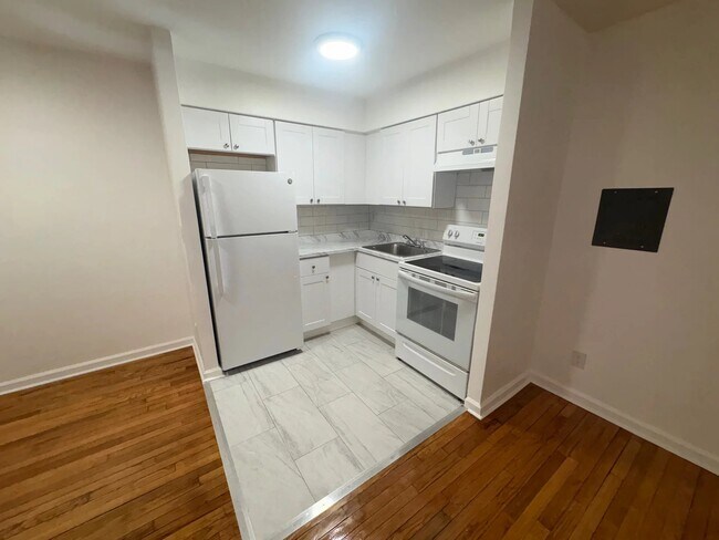 Photo - 702-704-704 Fifth Ave Unit E2