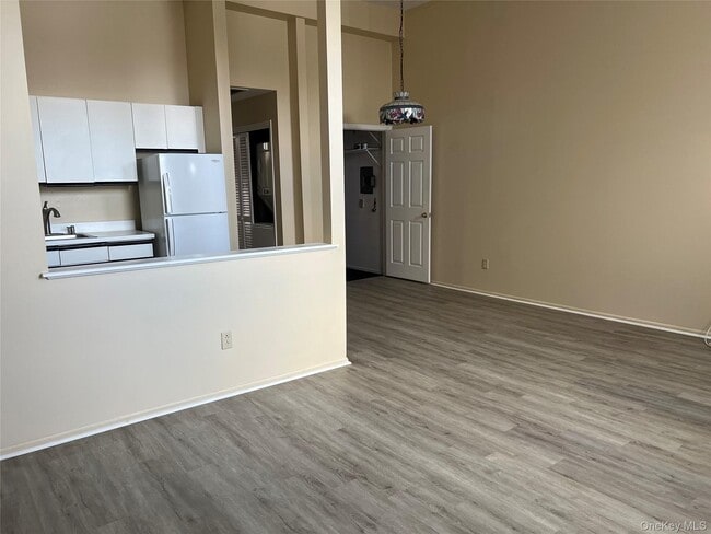 Photo - 21 Village Ml