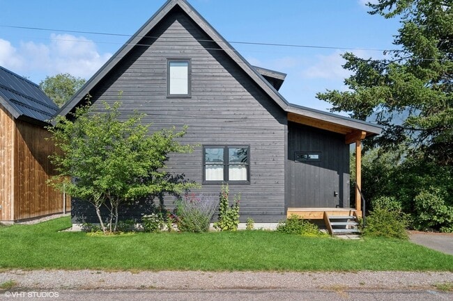Building Photo - Furnished 2 Bed 2 Bath Columbia Falls Home
