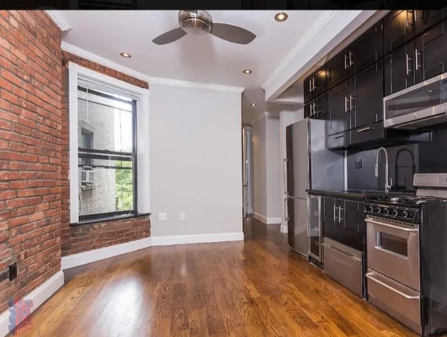 Building Photo - W. 103rd St Rental