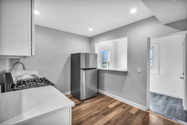 Photo - 9219 S Greenwood Ave Apartments Unit 2