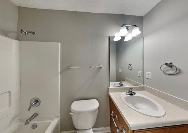 Photo - 2621 Fairstone Ave